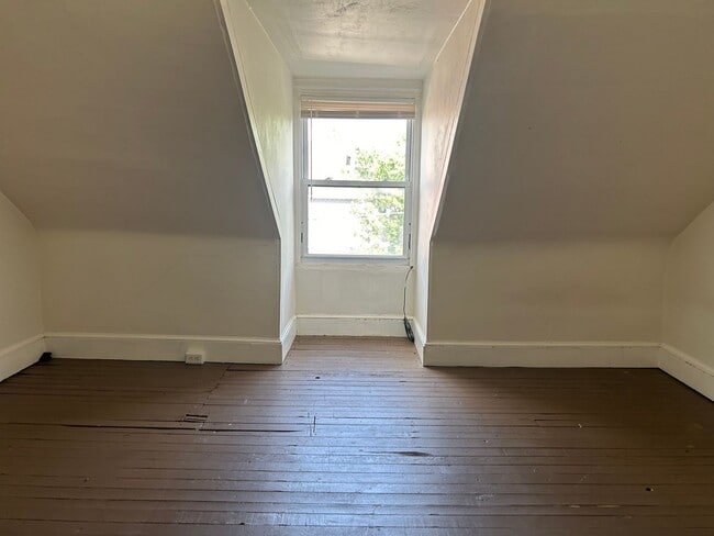 Building Photo - Welcoming 3 Bedroom in Lancaster City