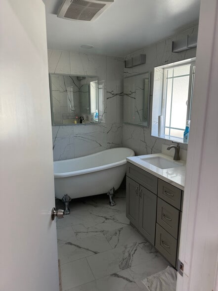 Building Photo - 7151 N Muscatel Ave