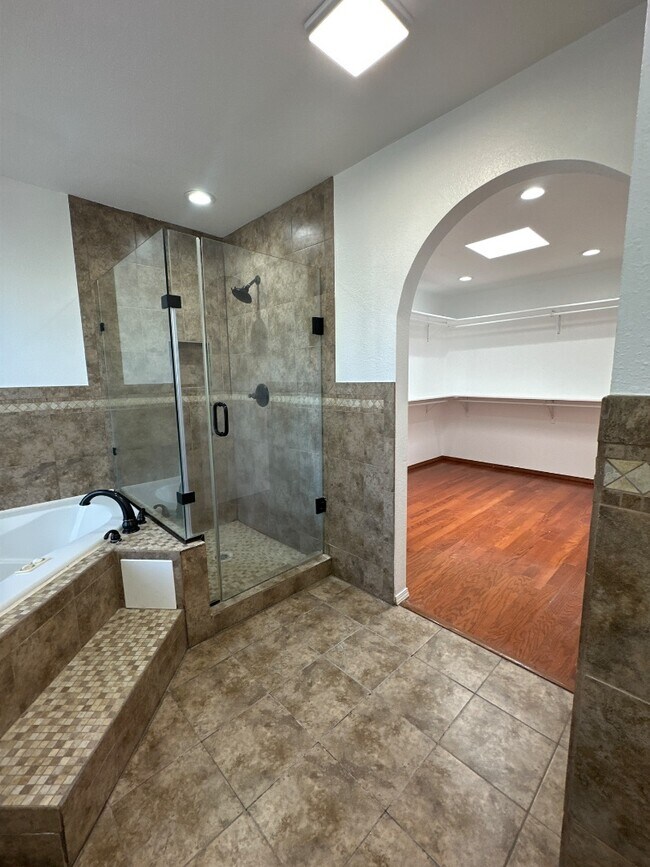 Building Photo - 7461 Plaza Redonda Dr