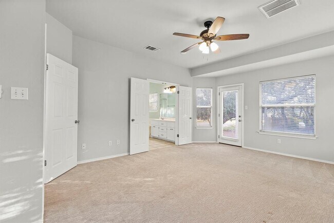 Building Photo - 704 Ridgmar Rd