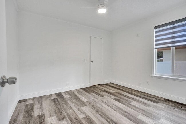 Building Photo - 229 SW 1st Ave