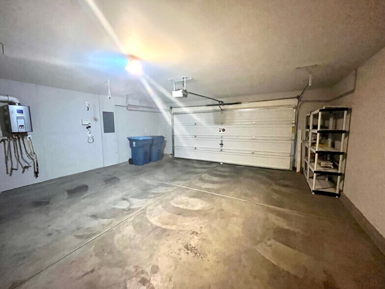 Building Photo - 9937 Baron Coast St