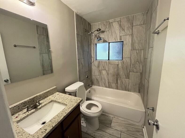 Building Photo - 5026 Westchase Ct