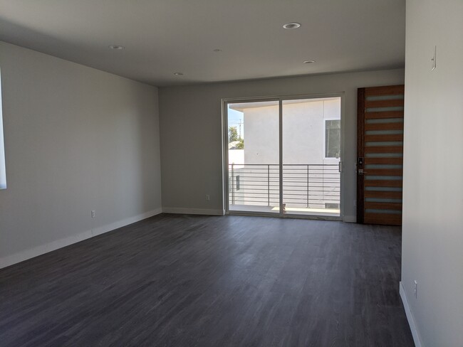 Building Photo - 1185 W 37th St