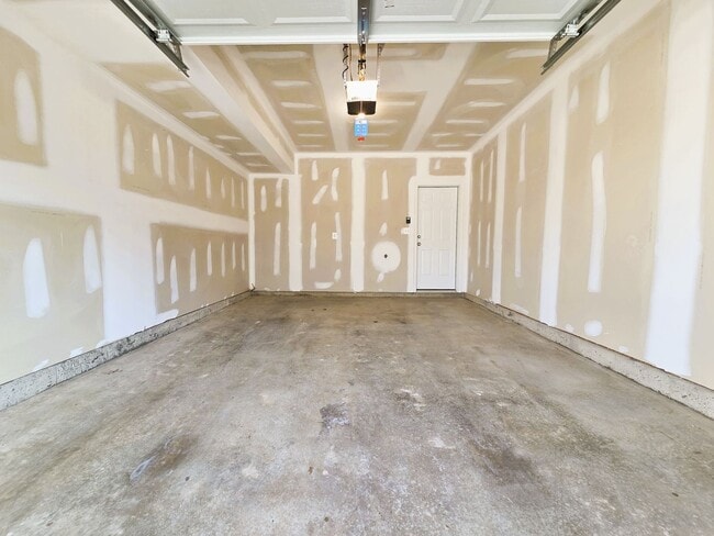 Building Photo - Newer ground level condo in Coalfield Station located in highly desireable Midlothian.