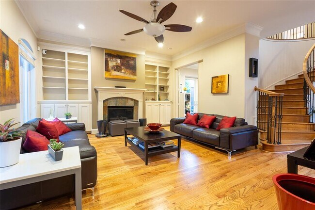 Building Photo - 5970 Inwood Dr