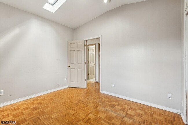 Building Photo - 374 Boyden Ave