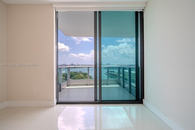 Building Photo - 900 Biscayne Blvd