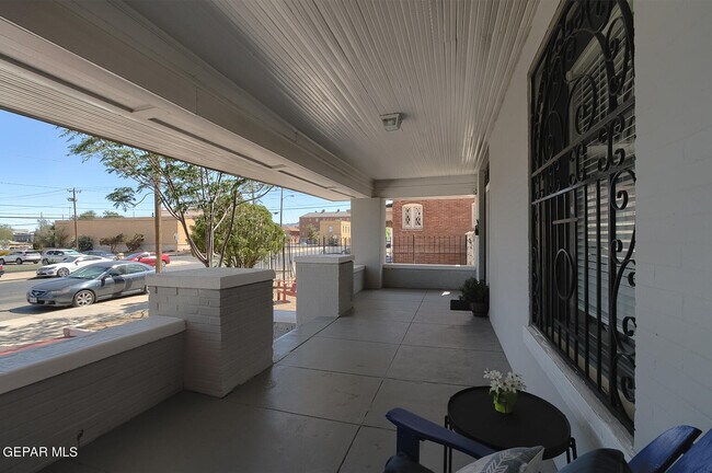 Building Photo - 1305 E Rio Grande Ave