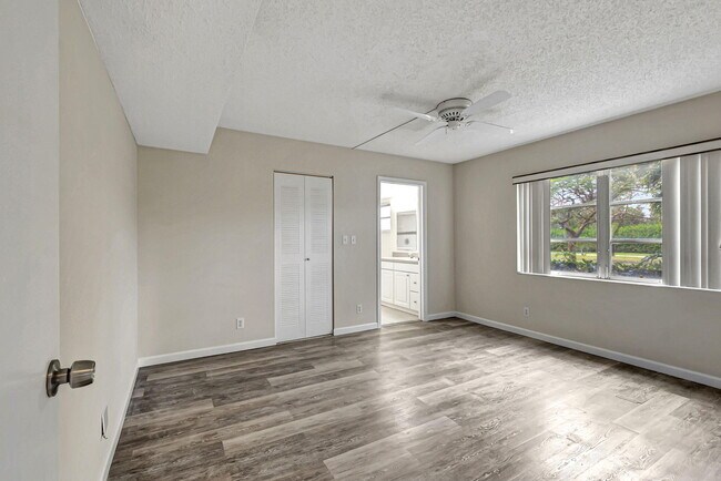 Building Photo - 6795 Huntington Ln