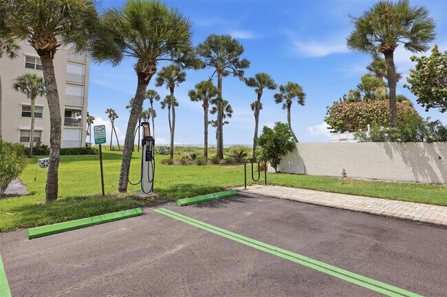 Building Photo - 4401 Gulf of Mexico Dr