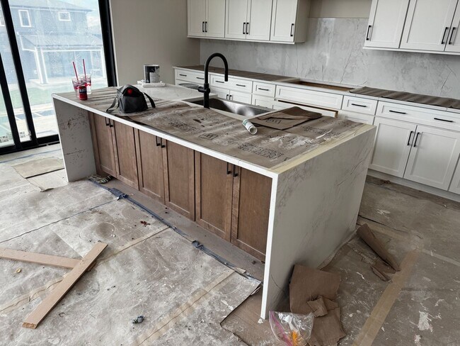 Building Photo - Brand-New Luxury Rental | 6 Bed, 5.5 Bath | 6,510 Sq Ft | Jordanelle Ridge, Heber City | $8,000/mo