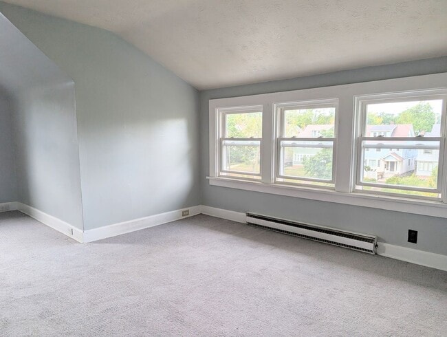 Building Photo - 1257 W Clifton Blvd