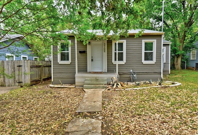 Building Photo - Two Bedroom Home near Downtown Austin