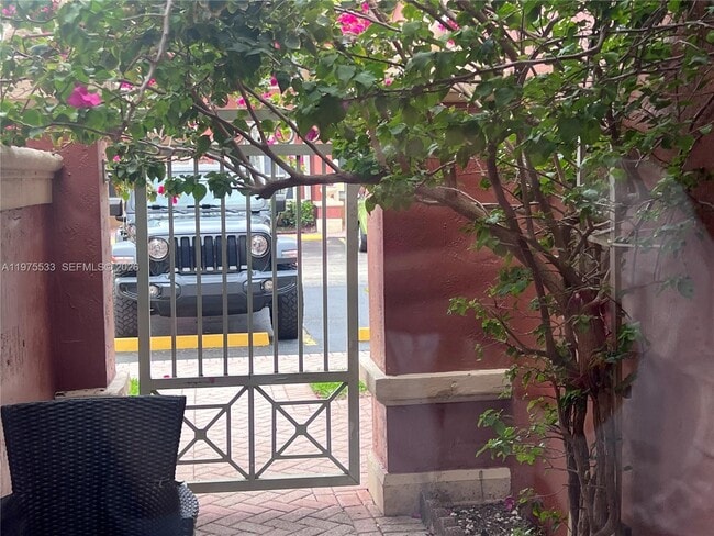 Building Photo - 6104 NW 114th Pl