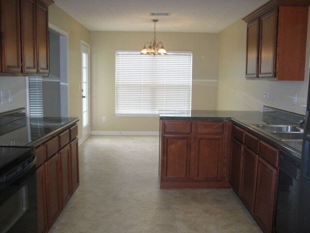Building Photo - 4003 Strata Dr