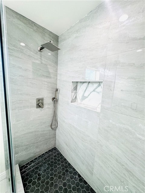 Building Photo - 9318 Encino Ave