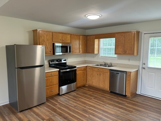 Building Photo - 51 Farm View Cir