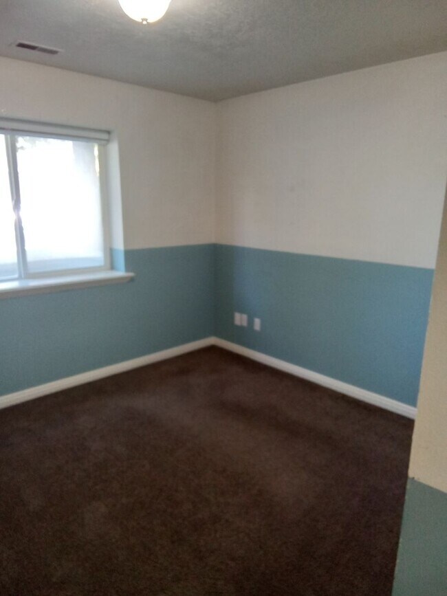 Building Photo - Willow Springs Condo