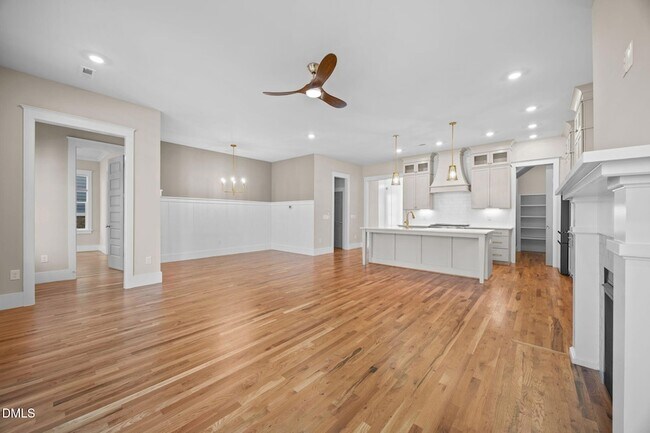 Building Photo - 916 Noisette Ct