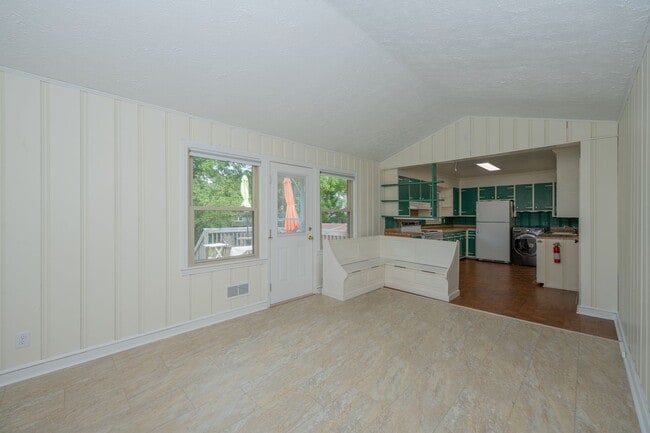 Building Photo - # Charming Greenville Home with Excellent ...