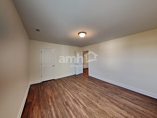 Building Photo - 1315 Lomond Dr