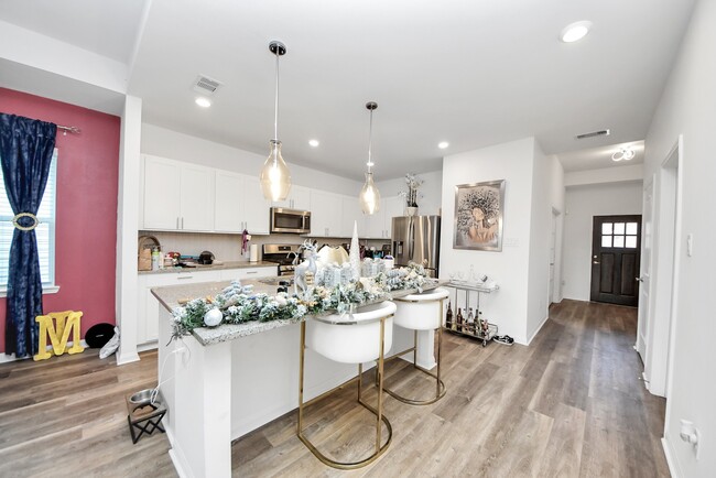 Building Photo - 9447 Klein Ln