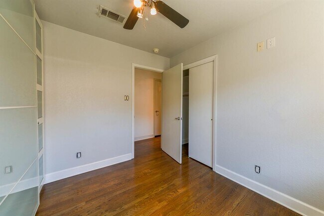 Building Photo - 2014 Woodvine Dr