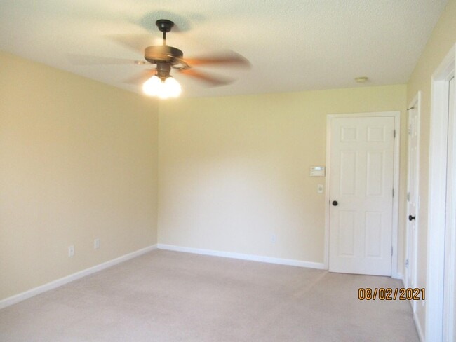 Building Photo - 3370 Aurora Dr