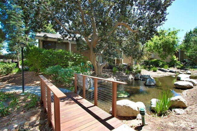 Building Photo - 80 Lakepines-