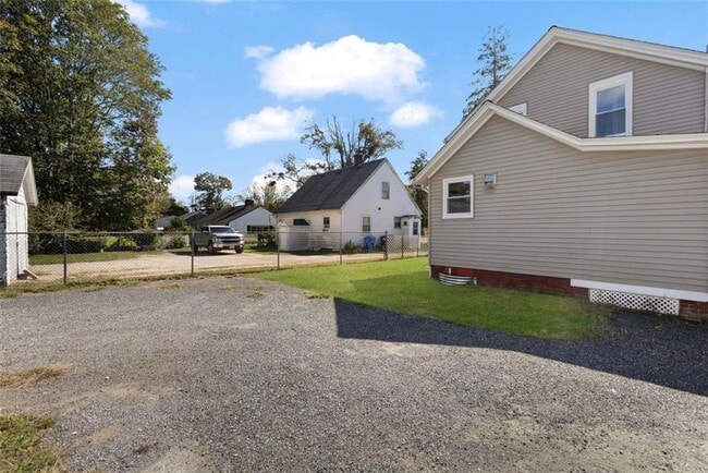 Building Photo - 3461 Kingstown Rd