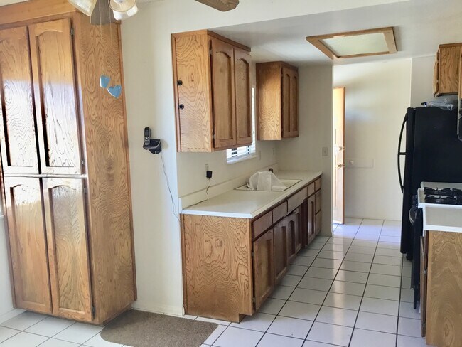 Building Photo - Huge House on a 2 1/2 acre lot in  North J...