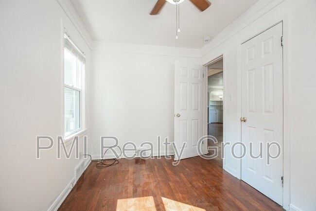 Building Photo - 1547 Sherbrook Rd