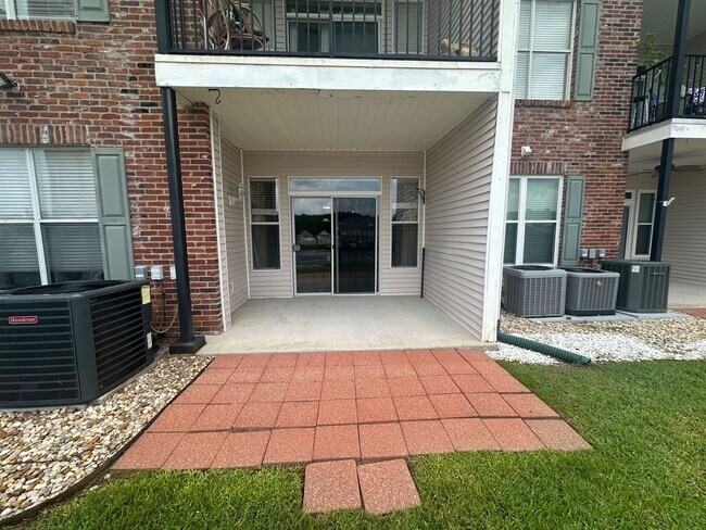 Building Photo - 12386 River Highlands Dr