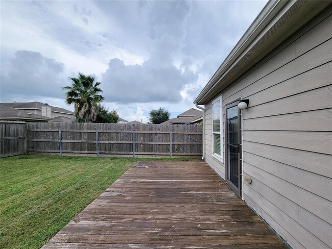 Building Photo - 1610 Pointe Leone
