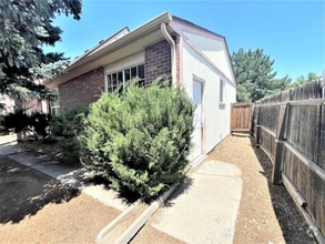 Building Photo - 14999 E Stanford Dr