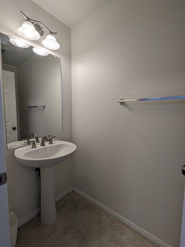 Building Photo - 952 Tarragon Ln