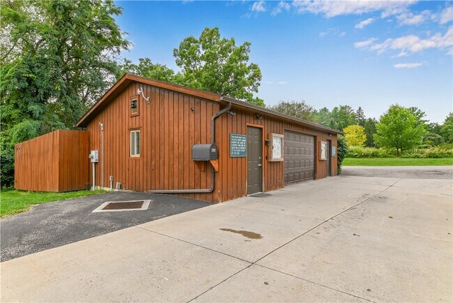 Building Photo - 7 Cliffside Dr