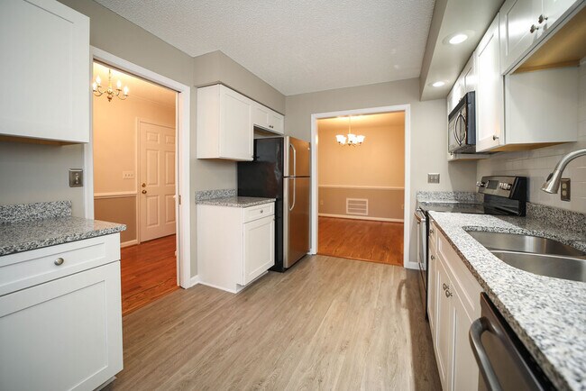 Updated kitchen w/ stainless steel appliances - 109 Pelham Dr