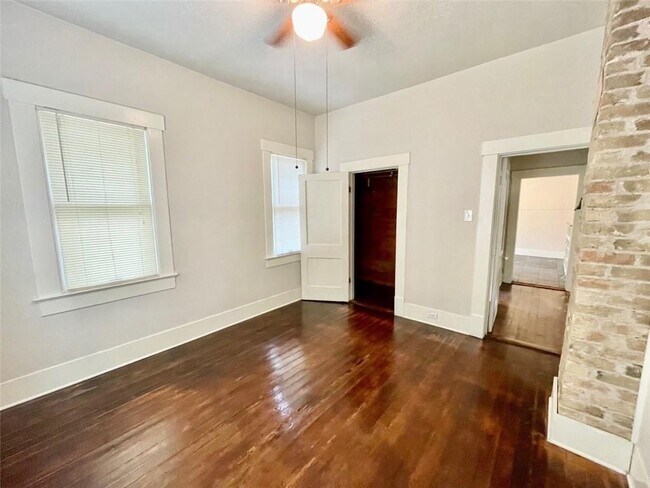 Building Photo - 506 E 38th St