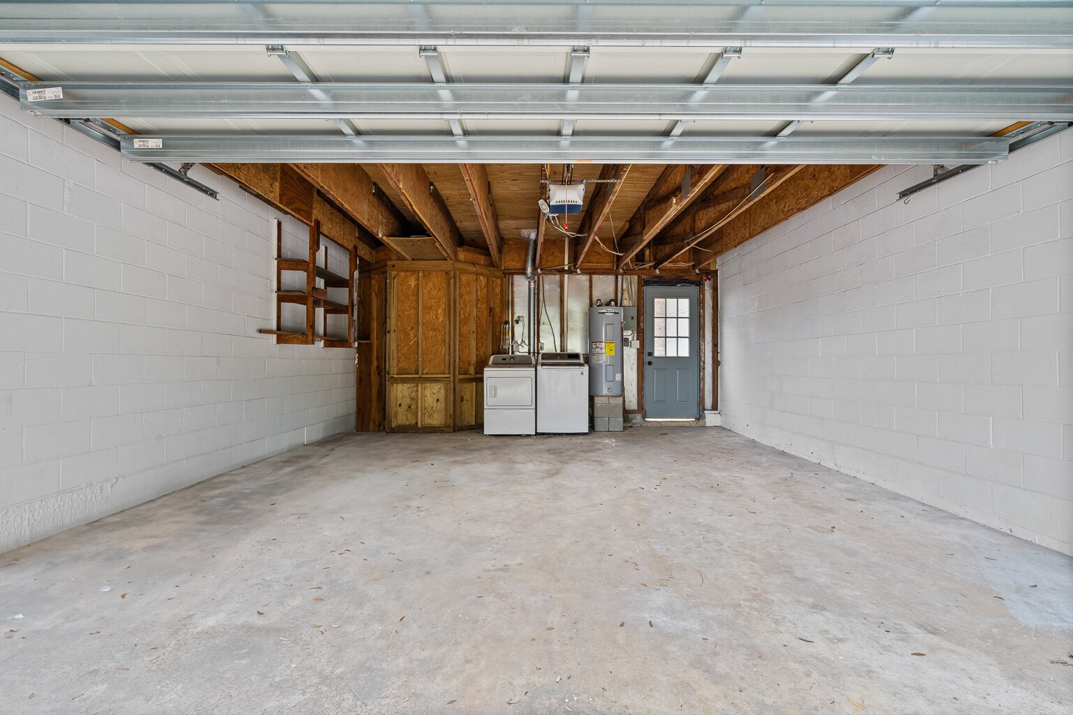 Garage - 8426 Williamsburg Cir