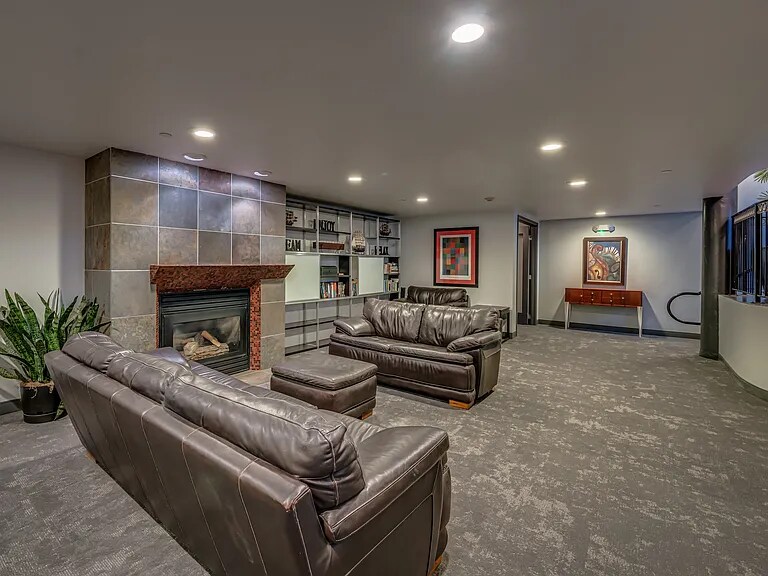 Building Photo - 323 Queen Anne Ave N