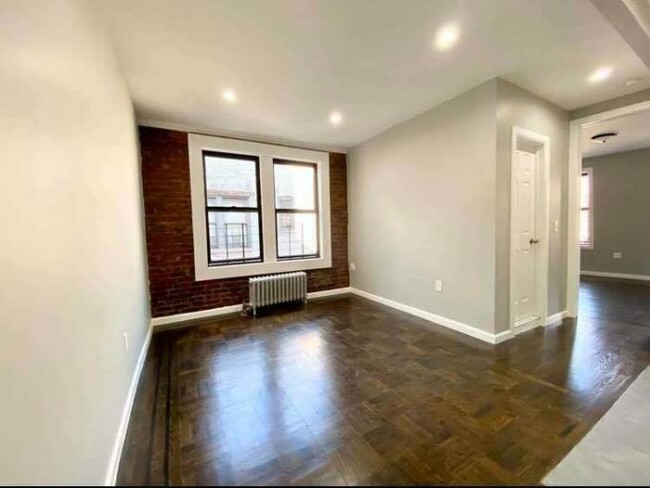 Building Photo - 3 bedroom in BRONX NY 10462