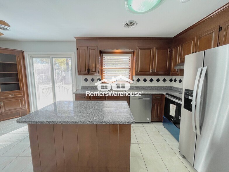 Building Photo - 712 Woodstock Rd