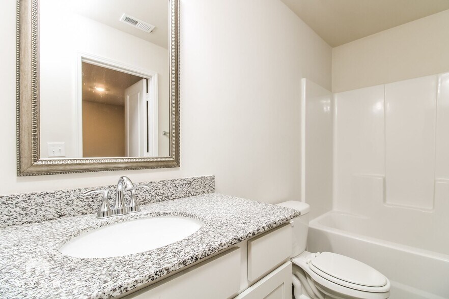 Building Photo - 308 High Grv Wy