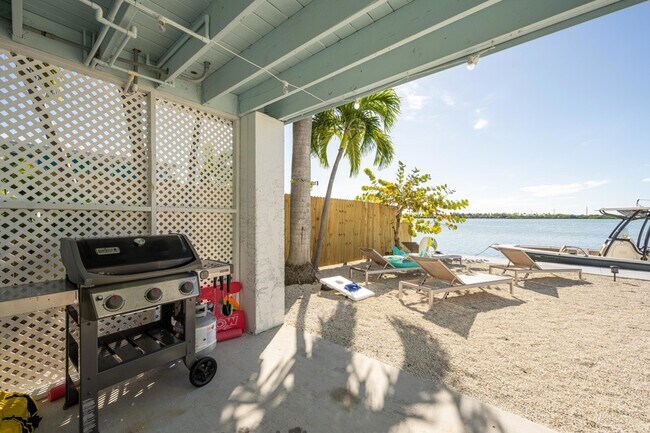 Building Photo - 24 Beach Dr