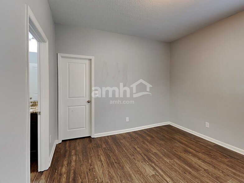 Building Photo - 4890 St James Ln