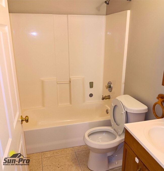 Building Photo - 2735 Fern Palm Dr