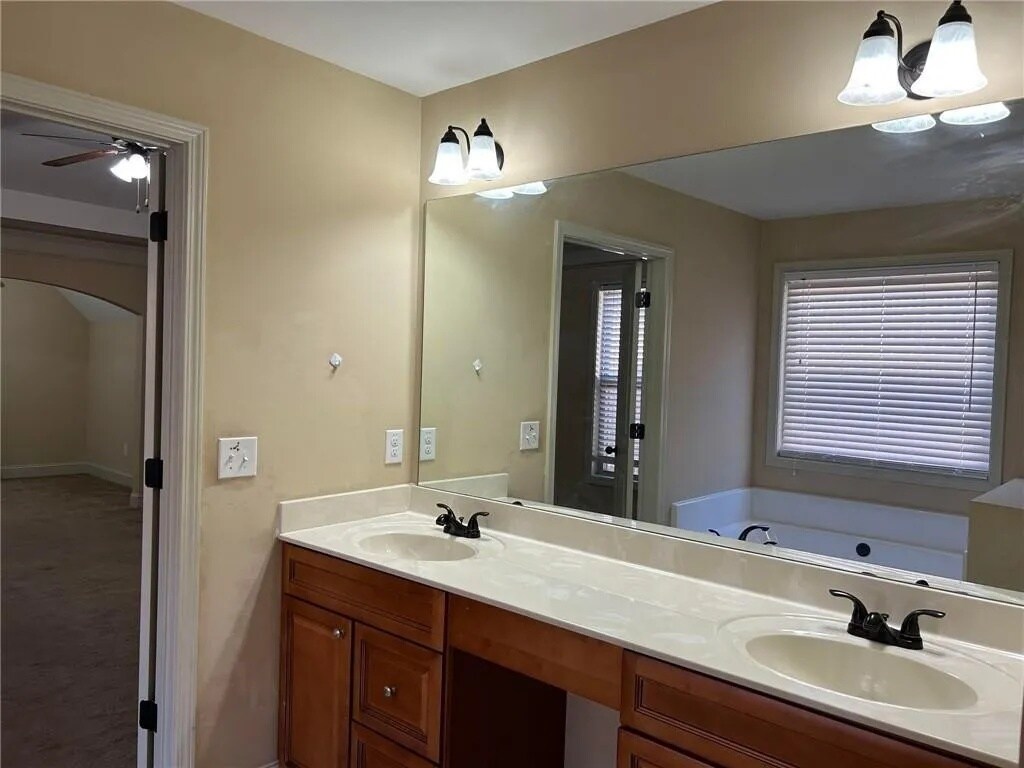 Building Photo - 698 Channel Ln