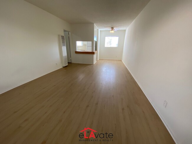 Interior Photo - 11816 Chandler Blvd.